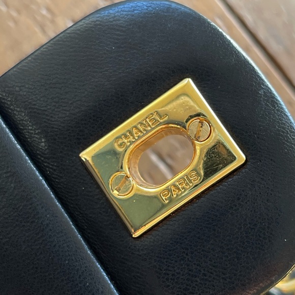Authentic CHANEL black Double flap lambskin Leather Chain Gold bag 2.55 - Picture 5 of 16
